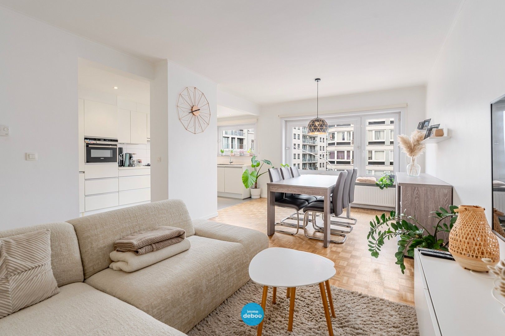 Gerenoveerd woonappartement met open zicht & zuidgericht terras foto {{pictureIndex}}