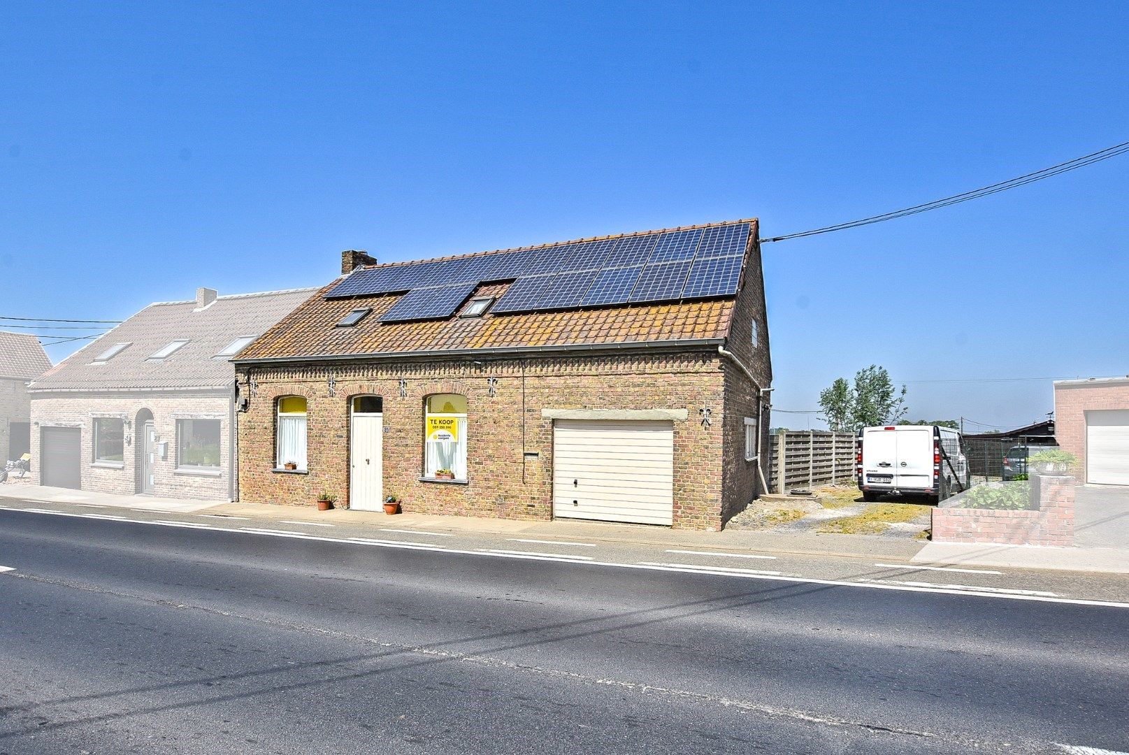Halfopen bebouwing met 3 slaapkamers op 861m² te Diksmuide! foto 2