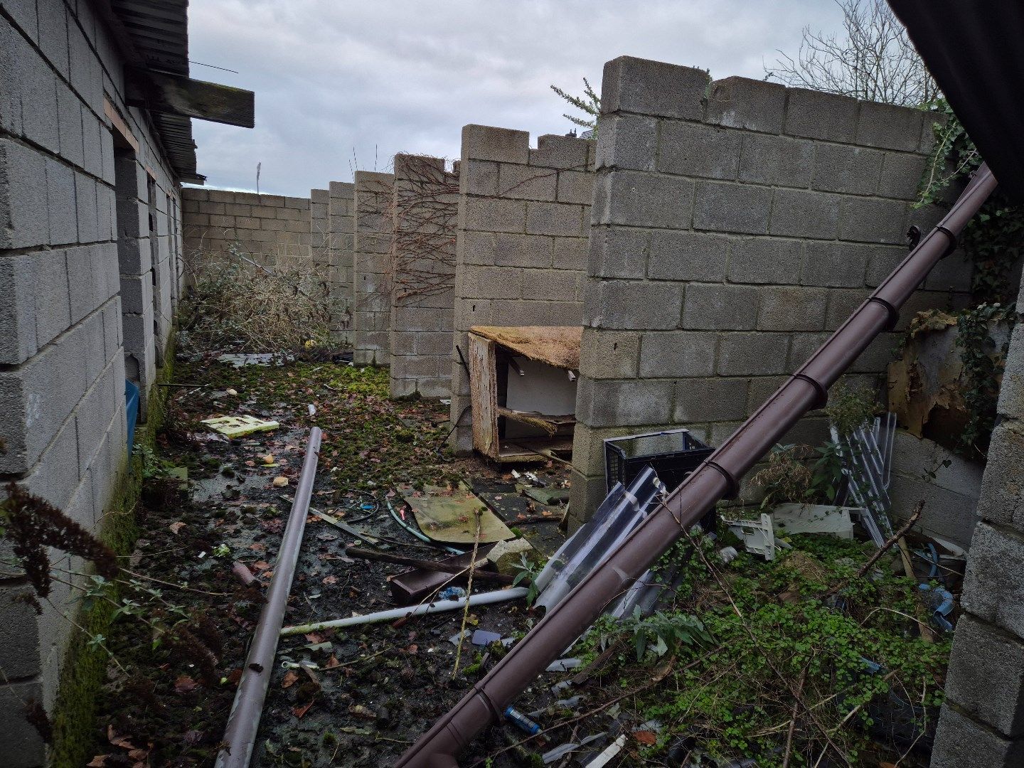 Te renoveren halfopen woning met 3 slaapkamers foto 18