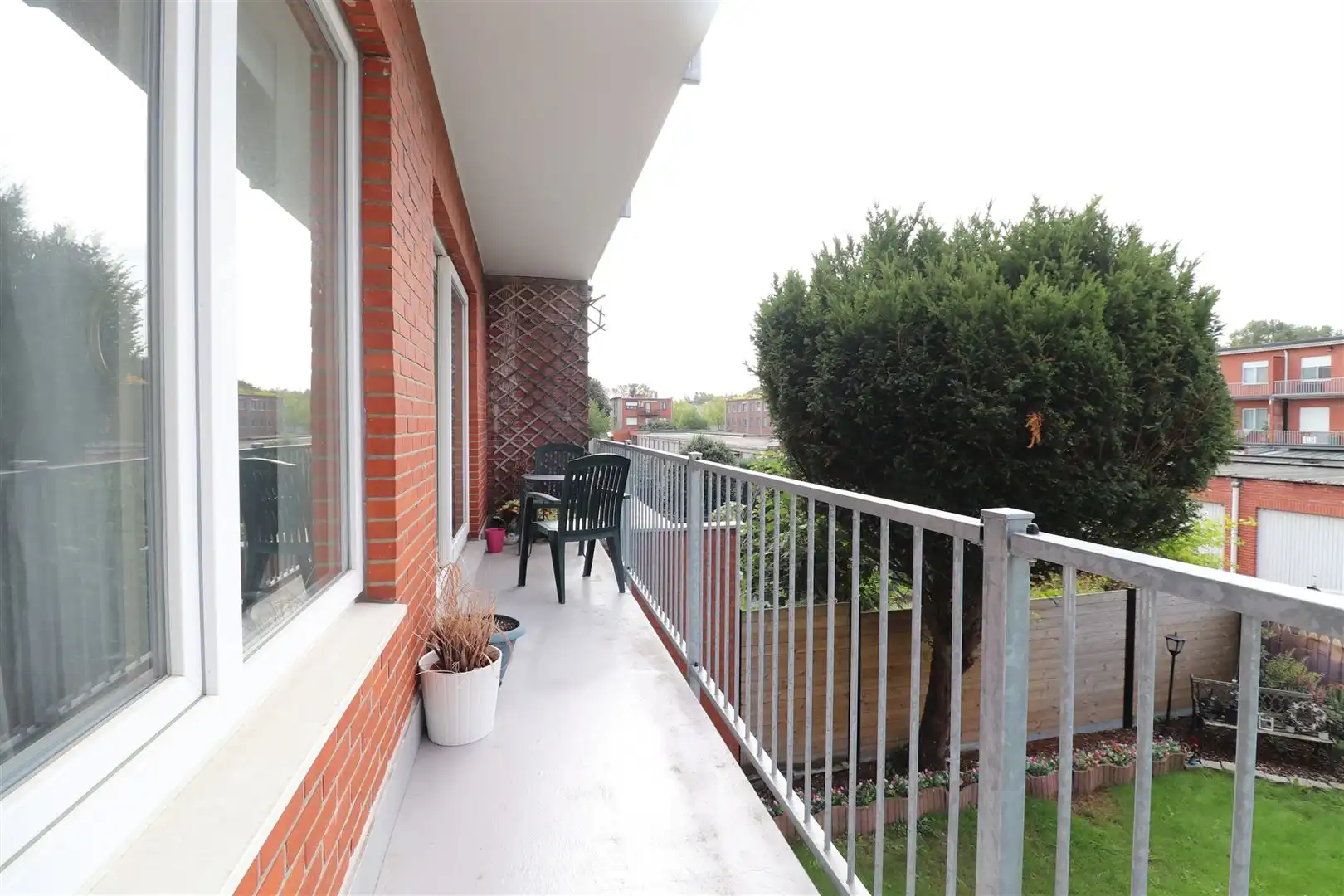 Ruim 3-slaapkamerappartement met terras foto 9