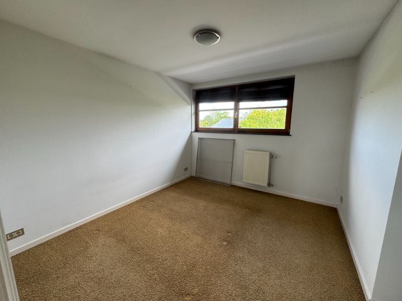 TE HUUR villa in rustige buurt foto 26