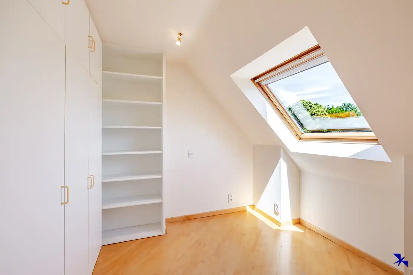 Karaktervolle villa met 5 slpks, dubbele garage en tuin foto 16