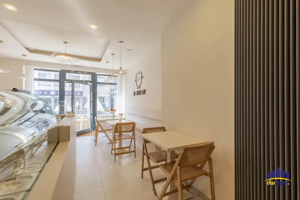 Hippe lunchplek met zonnig terras, volledig uitgerust handelspand over te nemen in Gent foto 8