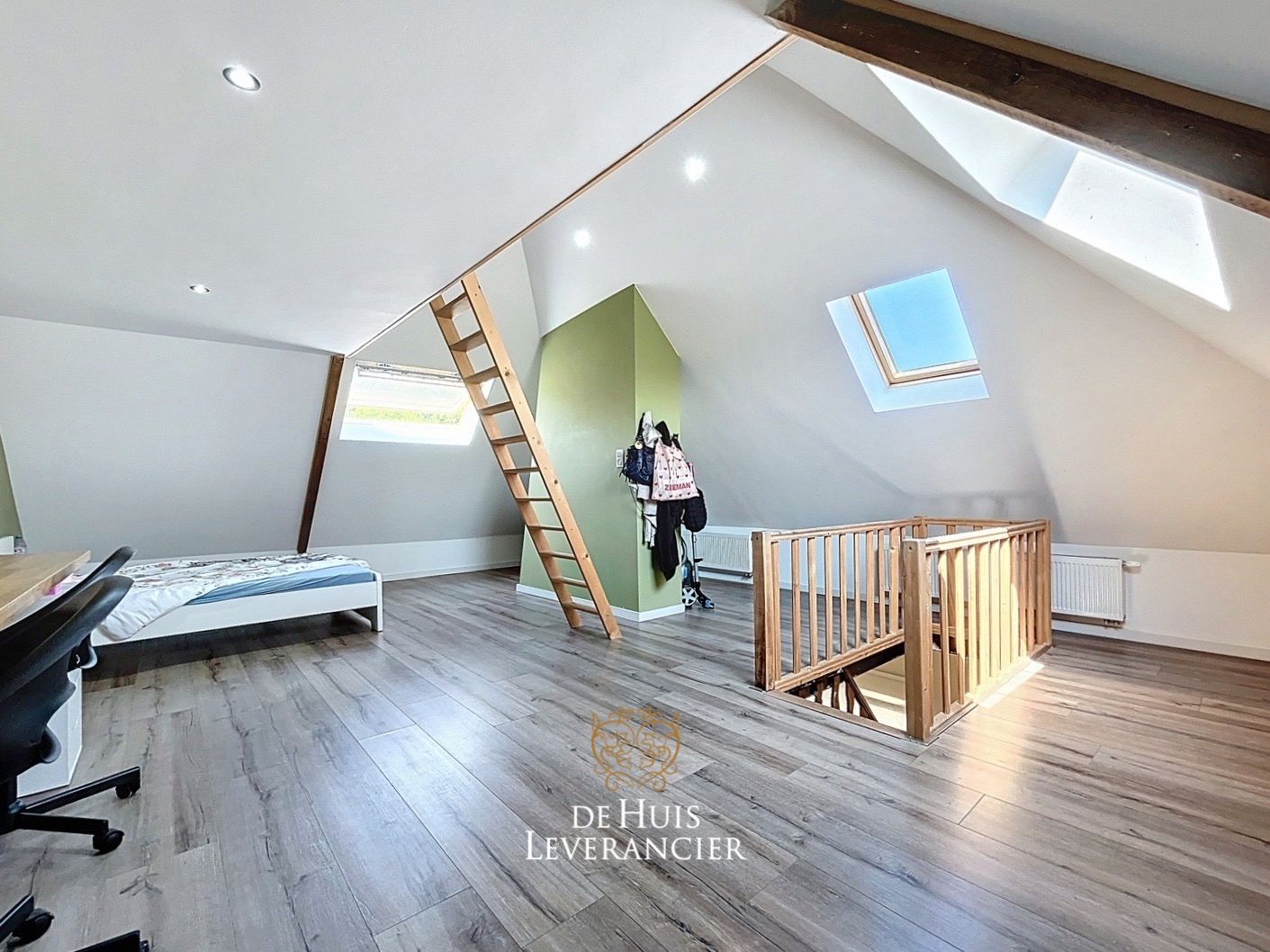 Prachtige, gerenoveerde woning met tuin en garage op toplocatie te koop in Mortsel! foto 24