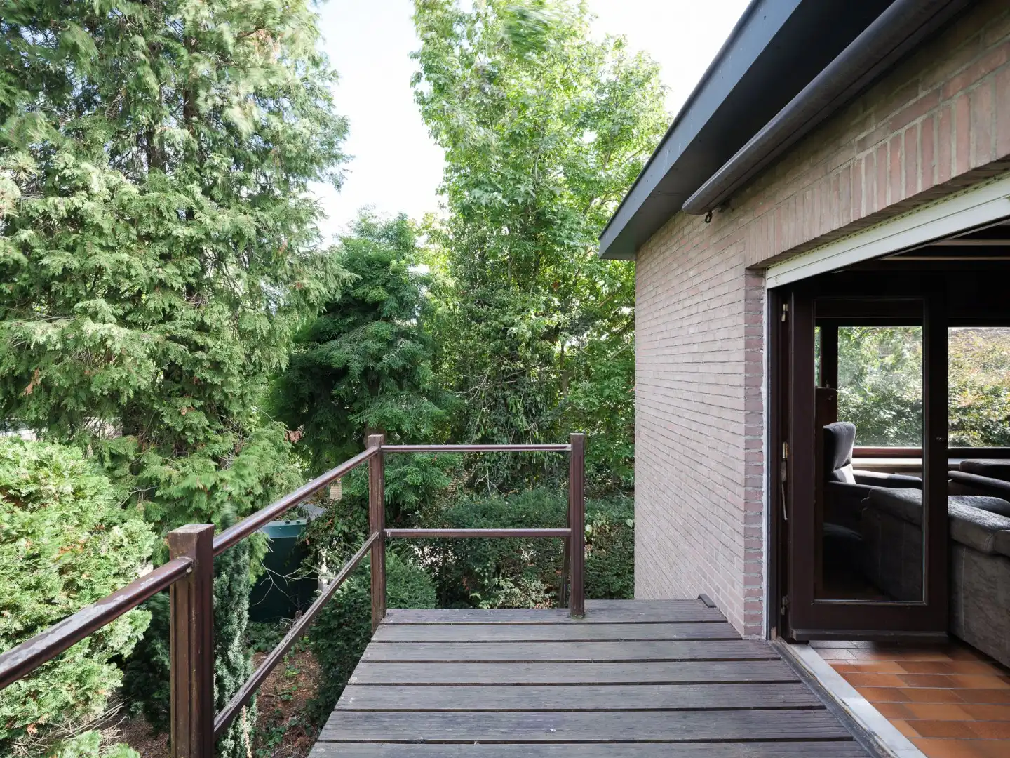 Vrijstaande woning met 4 slpk. in een oase van rust foto 19