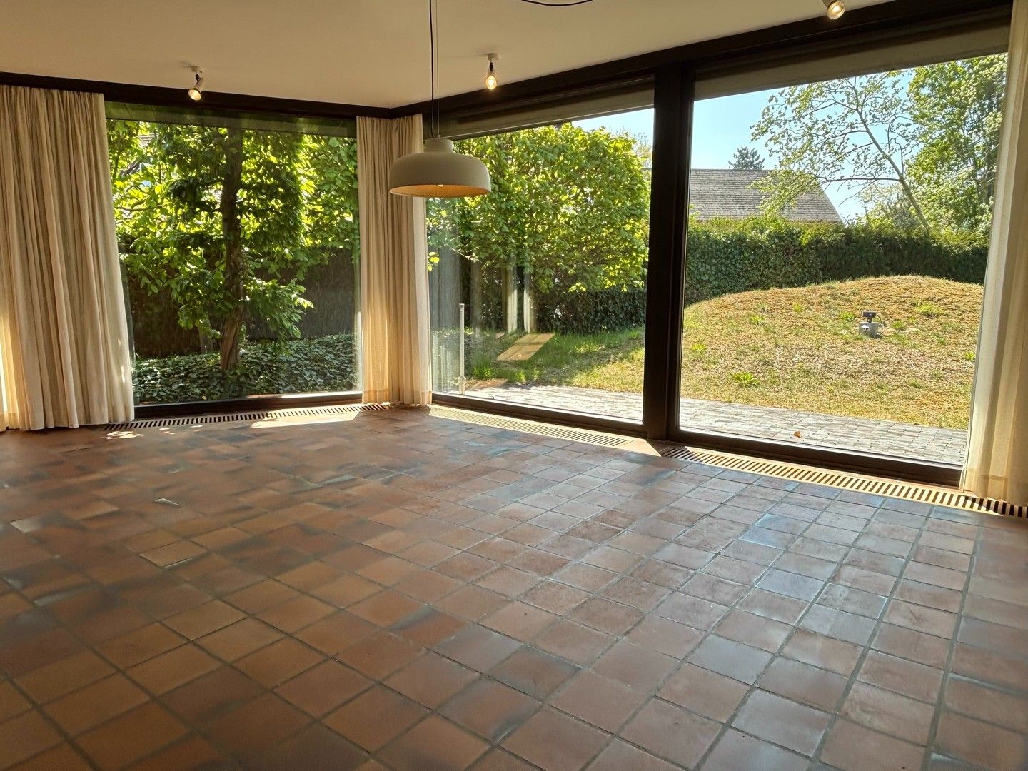 Bijzondere modernistische Villa te huur residentieel gelegen foto 4