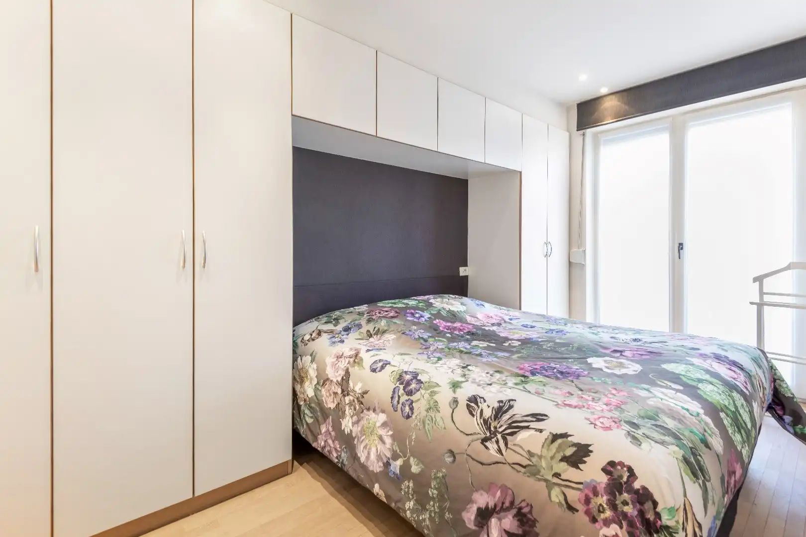 Aangenaam appartement met groot zonneterras gelegen in een rustige zijstraat van de Dumortierlaan. Parking mogelijk. foto 20