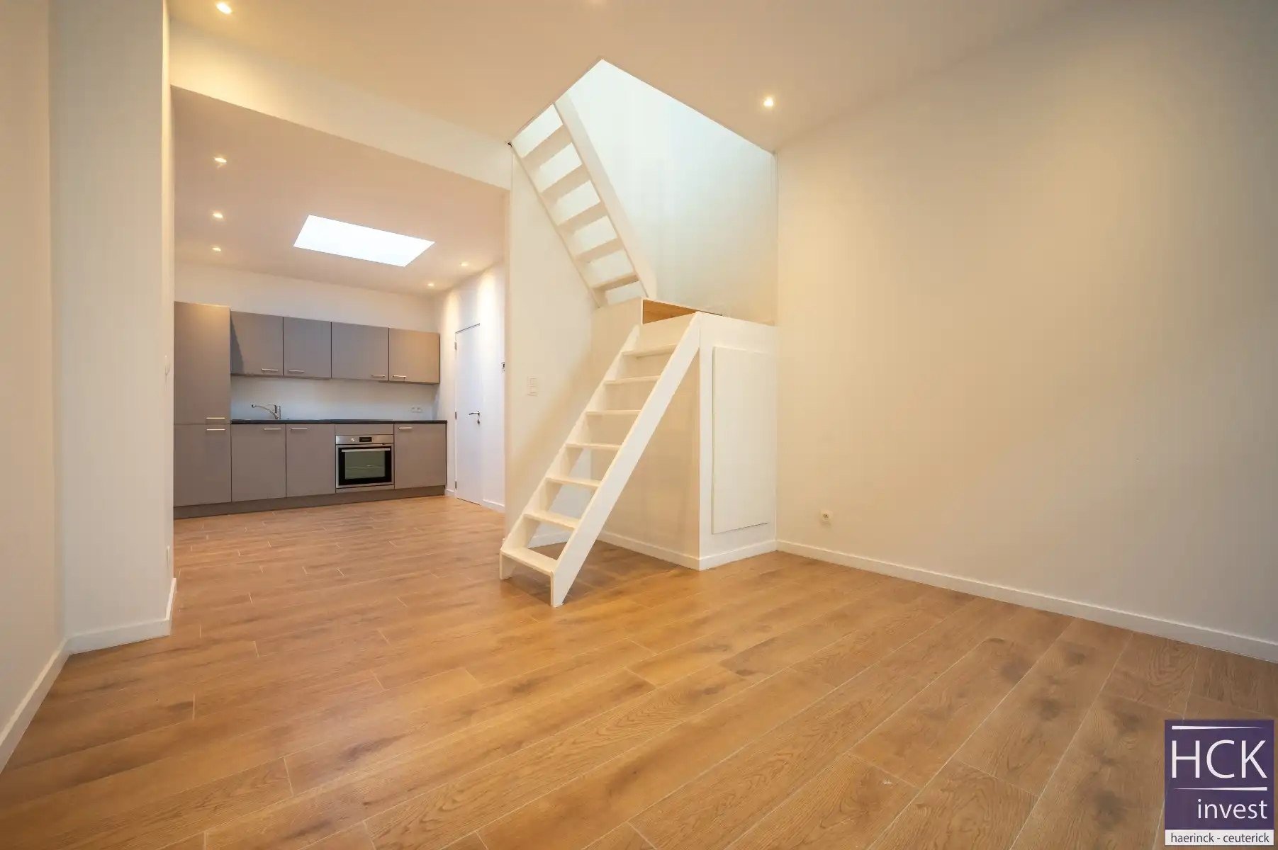 GENT - Nieuw gerenoveerde woning vlakbij St. Pieters station! foto 2