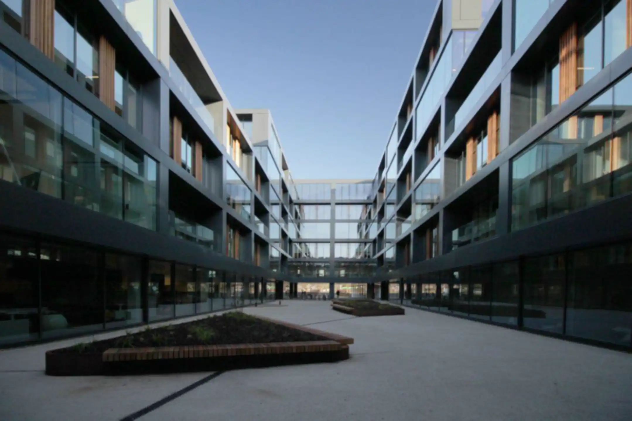 Modern kantoor te huur 1.014m² met parking foto {{pictureIndex}}