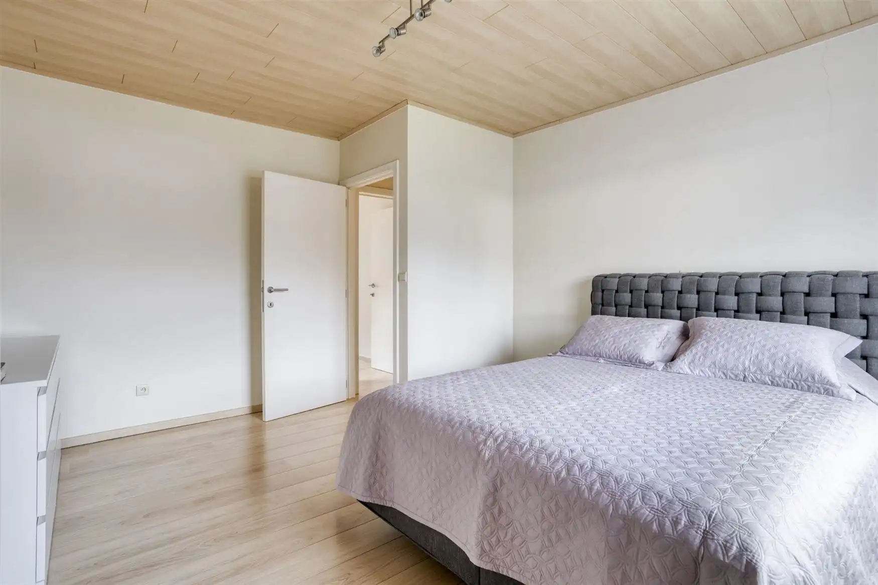 Ruime energiezuinige gezinswoning foto 14