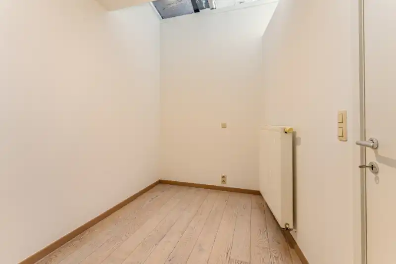 Genoveerd appartement met drie slaapkamers en groot terras foto 10