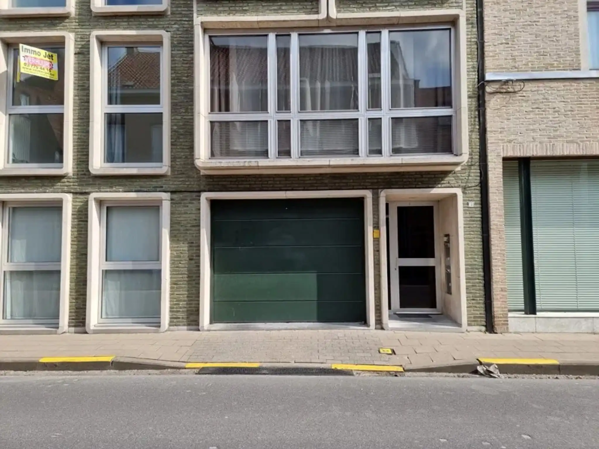 Afgesloten garagebox op privéterrein foto 3
