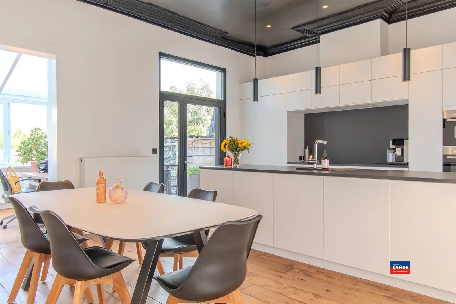 Authentieke woning met zes slaapkamers en tuin met toegang naar de steenbakkerij foto 2