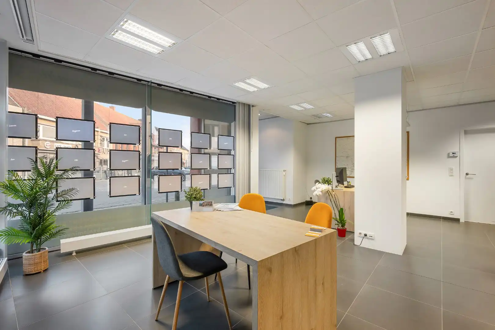 Handelsruimte/kantoor met aparte keuken, opslagplaats en toilet op Dadizele-Plaats foto 7