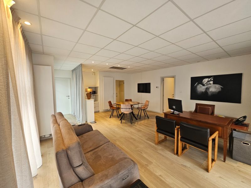 Te koop : instapklaar appartement in centrum Roeselare met 1 slpk ! foto {{pictureIndex}}
