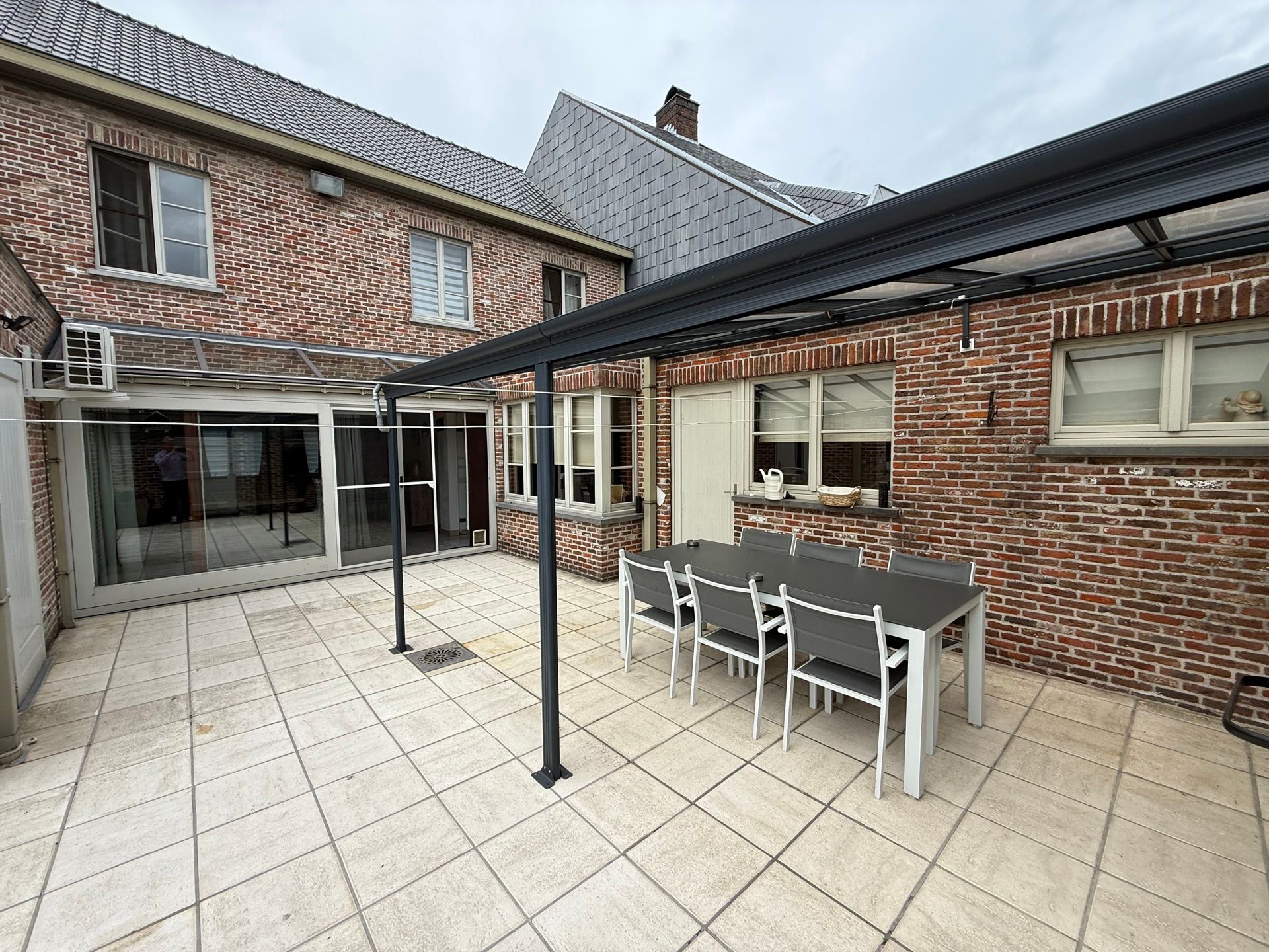 BURST - Ruime woning met garage. foto 18