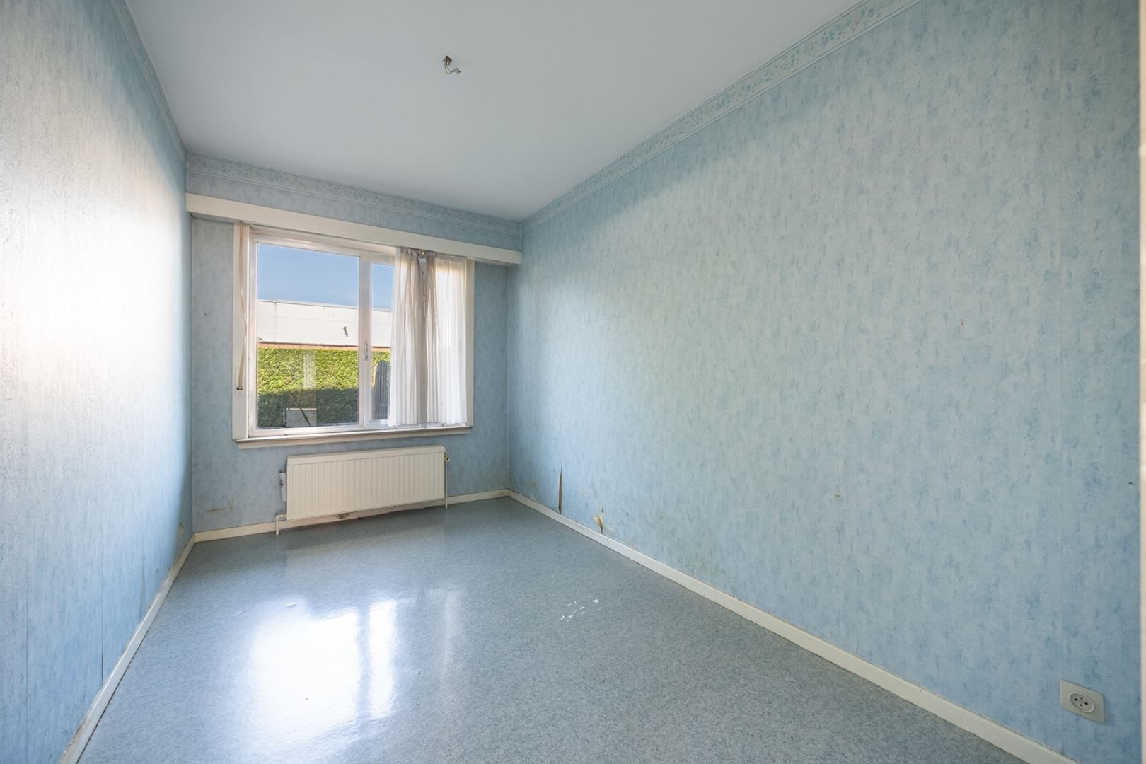 Halfopen gelijkvloers appartement met garage foto 12