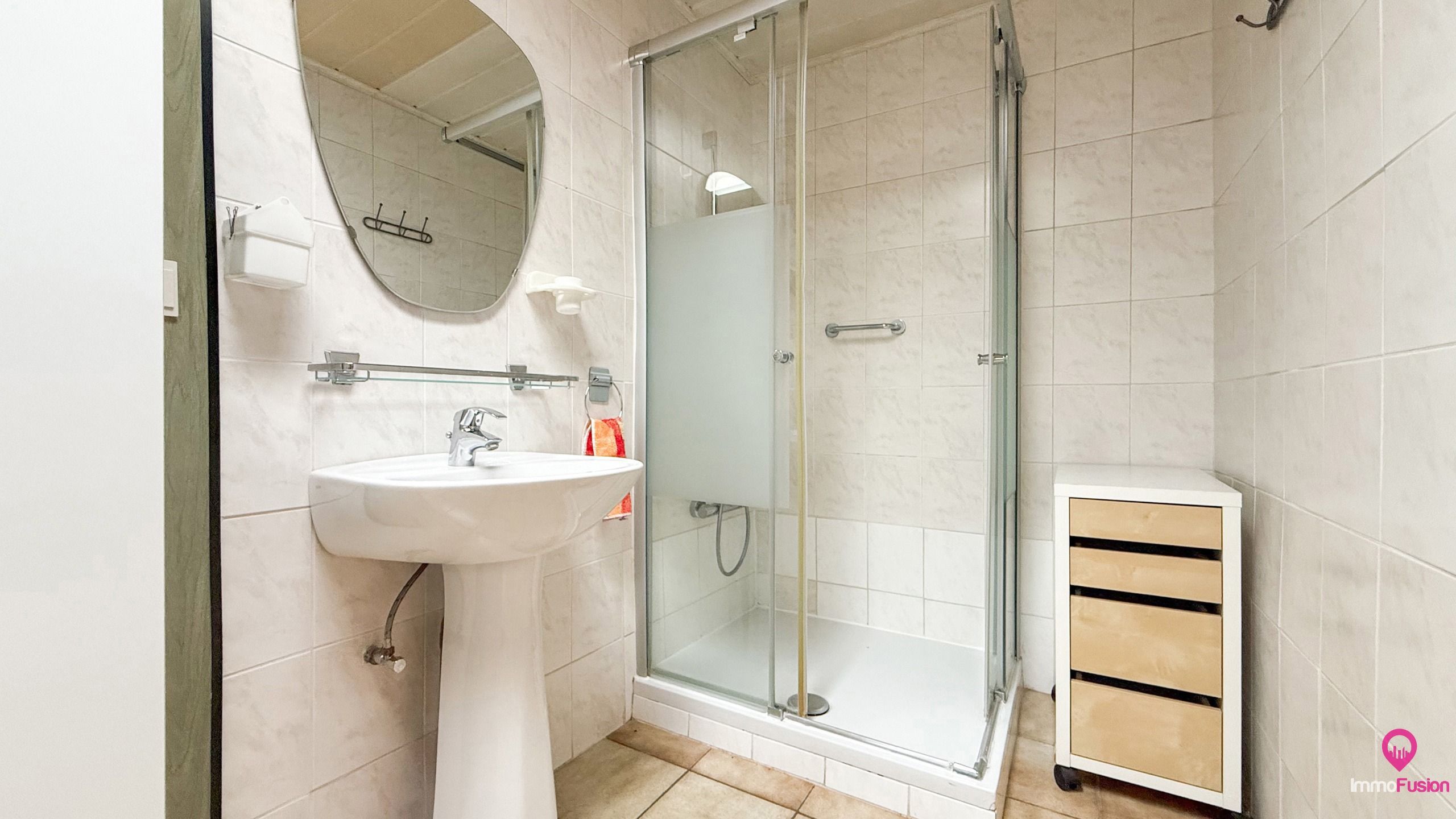 Te vernieuwen woning met 4 slaapkamers en zonnige tuin! foto 14