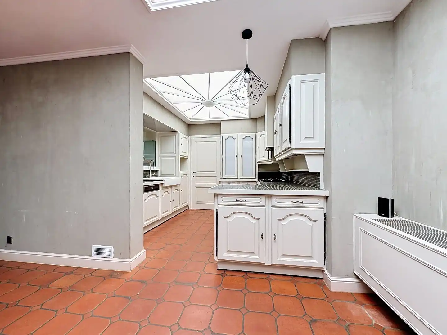 Exclusieve eigendom met handelsruimte, opbrengstappartementen en bouwgrond op toplocatie in Landen foto 10