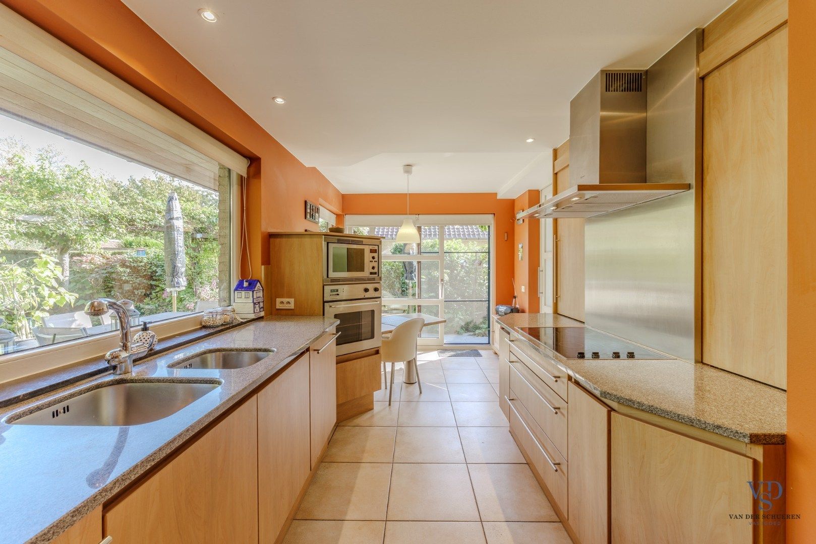 Tijdloze villa in 't groen.  foto 11