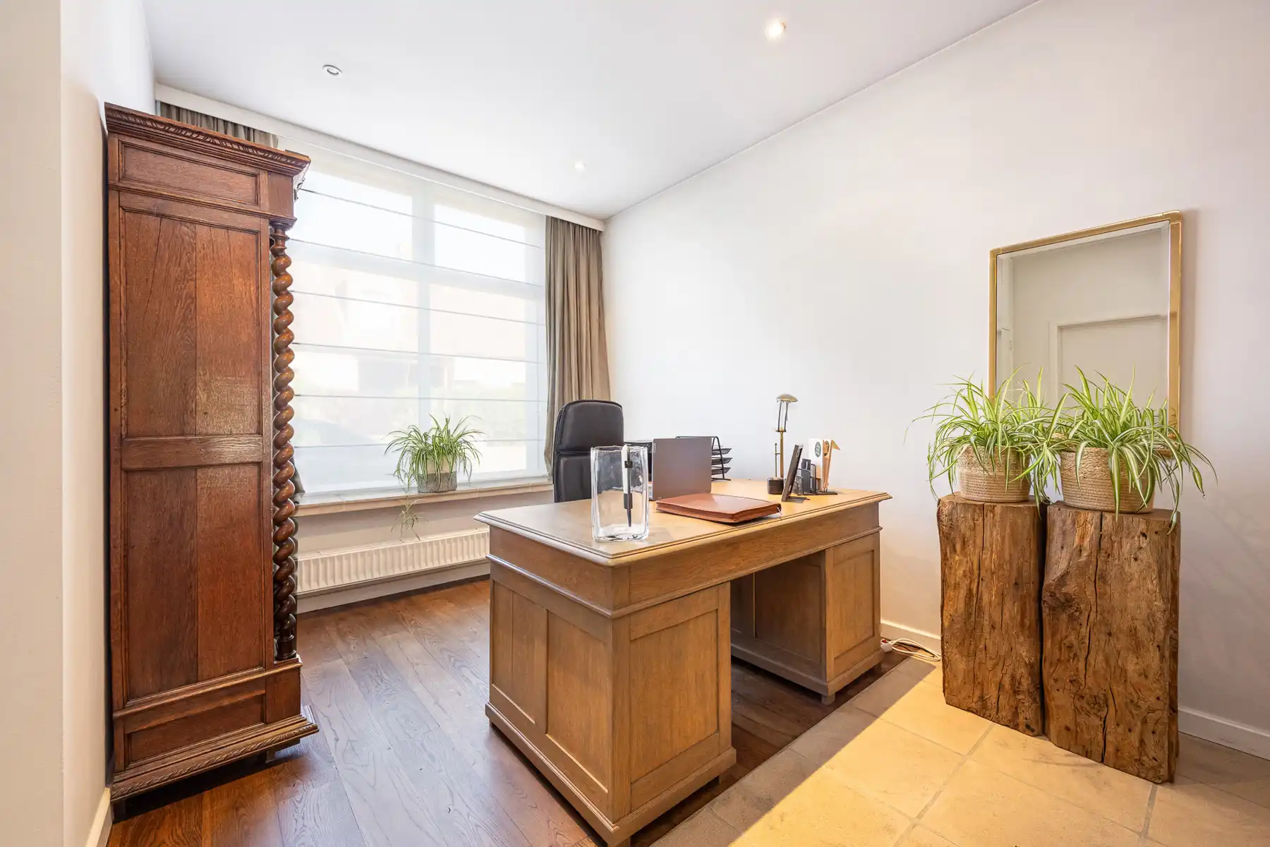 Ruime gezinswoning met rustige tuin en 4 slaapkamers. foto 3