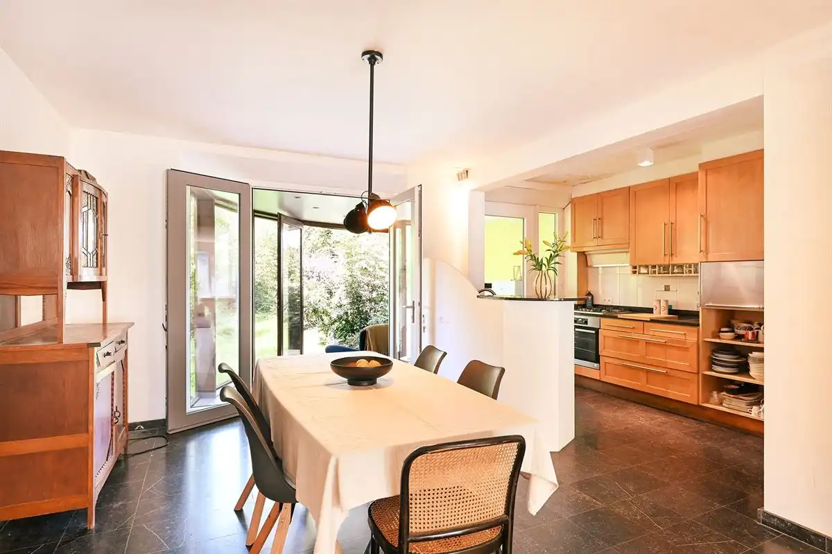 Ruime woning op zeer populaire locatie in Mortsel foto 9