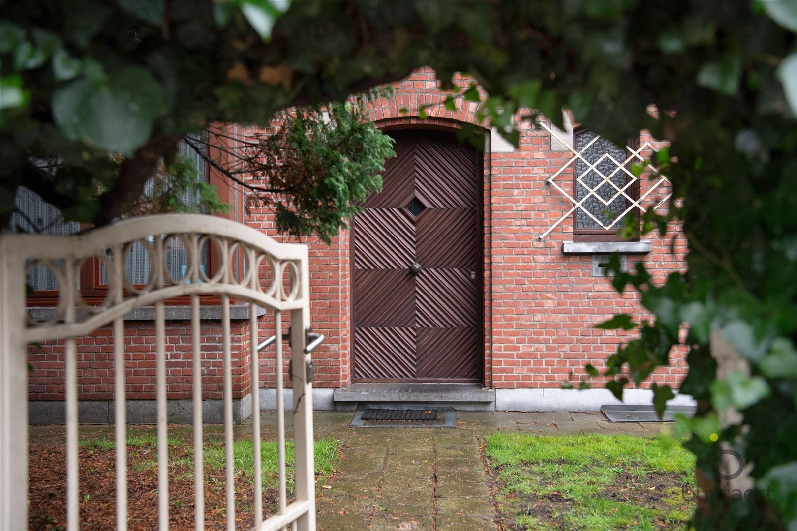 Charmant te renoveren huis met veel potentieel en mooie ruimtes foto 2