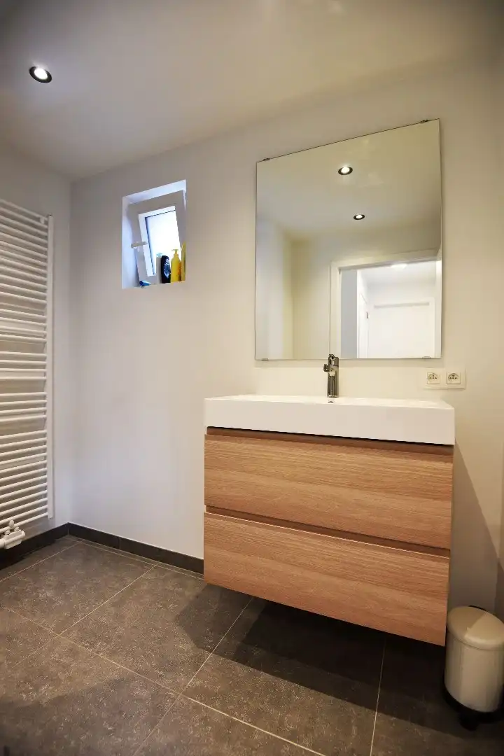 Gerenoveerde open bebouwing met 3 slaapkamers, terras en garage foto 6