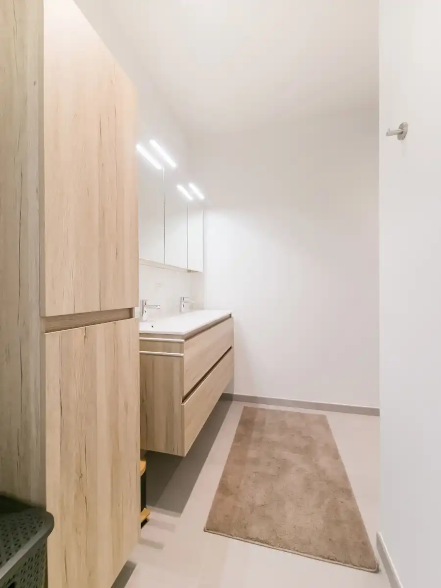 Rustig en comfortabel gemeubeld 2slpk appt. met mooi terras  foto 11