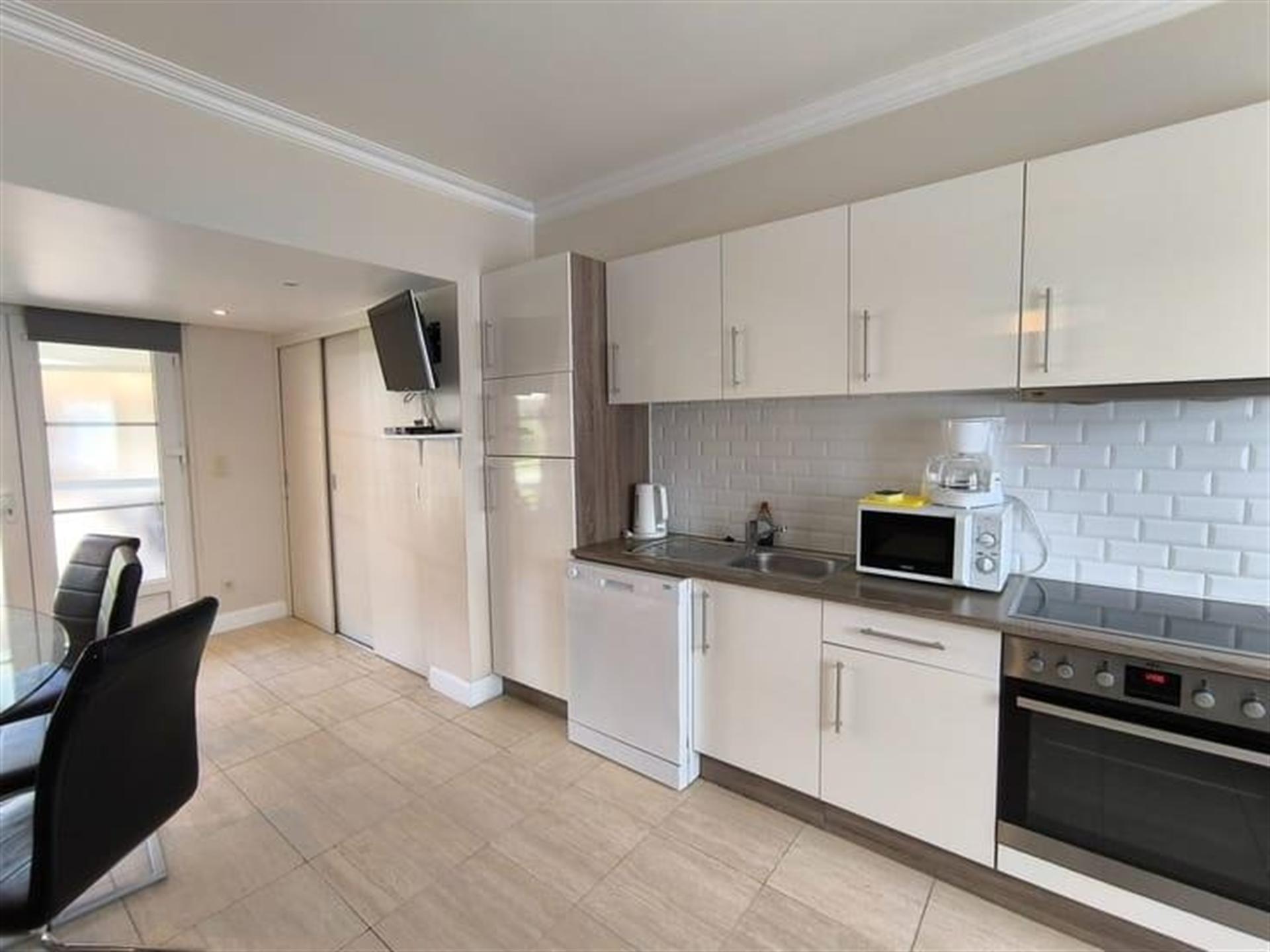 Ruim 2 slaapkamer appartement met zonnig terras.  foto 3