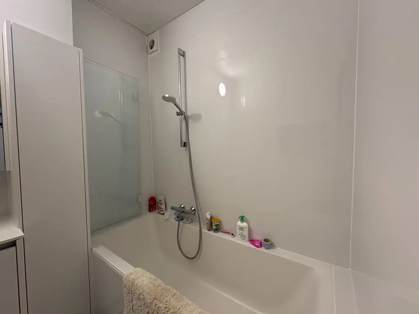 Ruime en gunstig gelegen gezinswoning met tuin foto 9