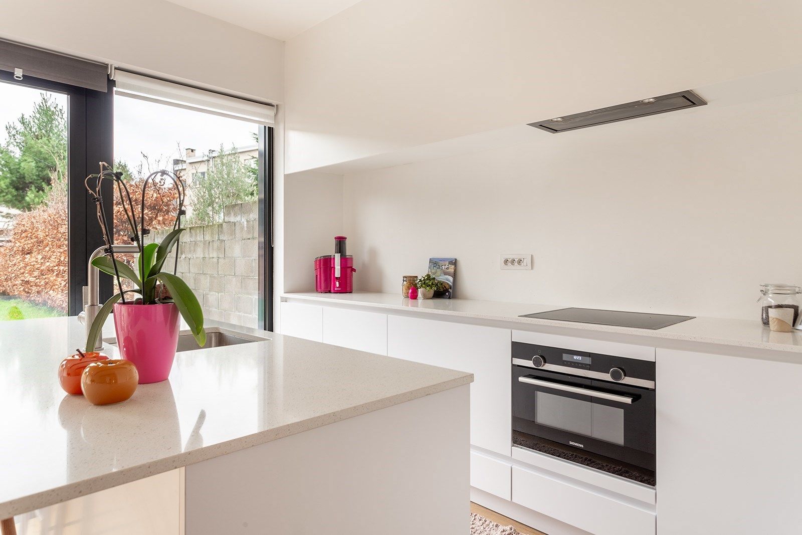 Luxueus éénslaapkamer appartement met grote tuin foto 5