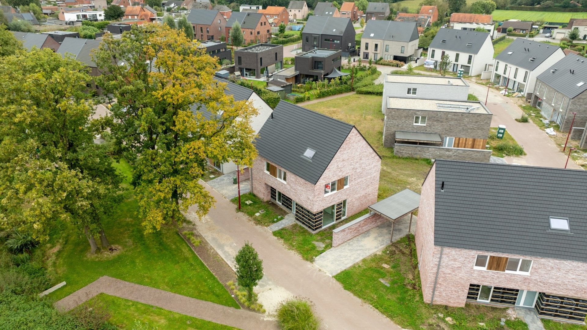 Ruime open bebouwing met 3 slpk's & zon gerichte tuin				 foto 6