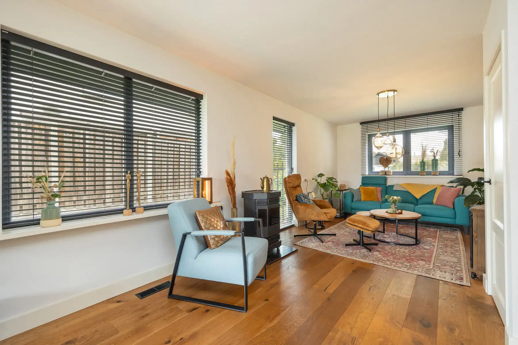 Gerenoveerde gezinswoning met zonrijke tuin op ca 1.081 m². foto 10