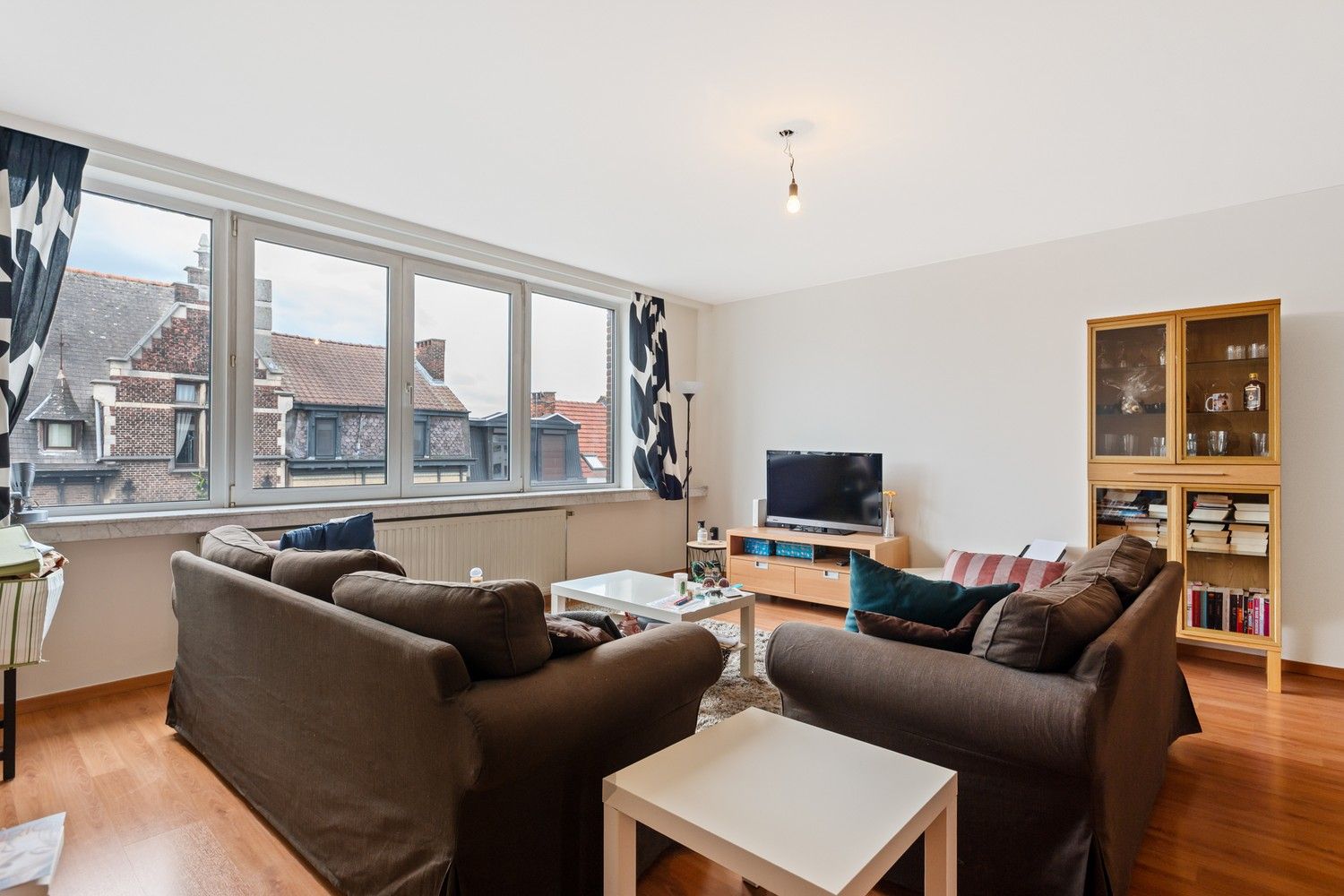 Ruim appartement met autostaanplaats in het centrum van Merksem! foto 3
