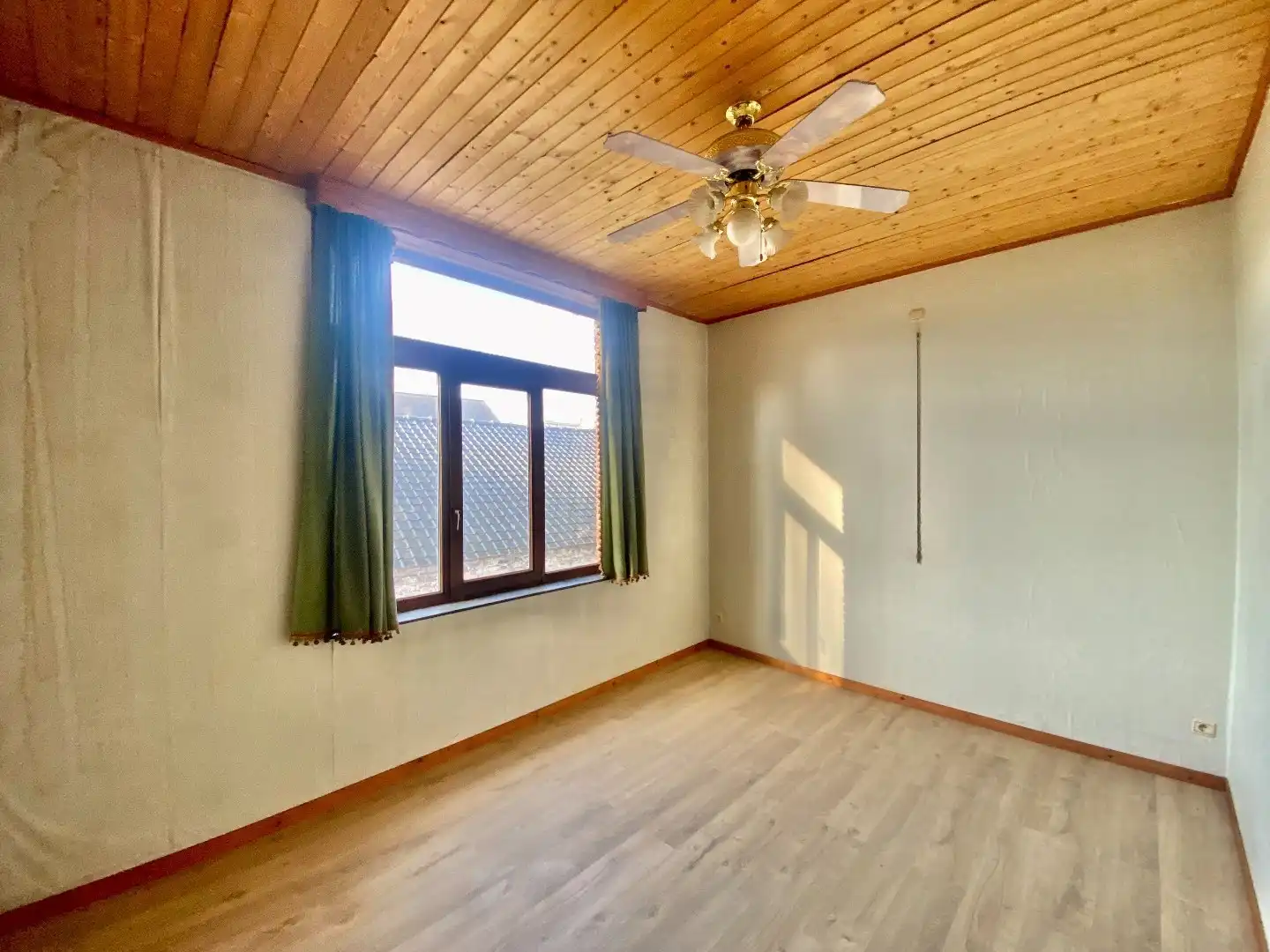 RUIM HANDELSPAND MET TAL VAN MOGELIJKHEDEN OP CENTRUM LOCATIE foto 16