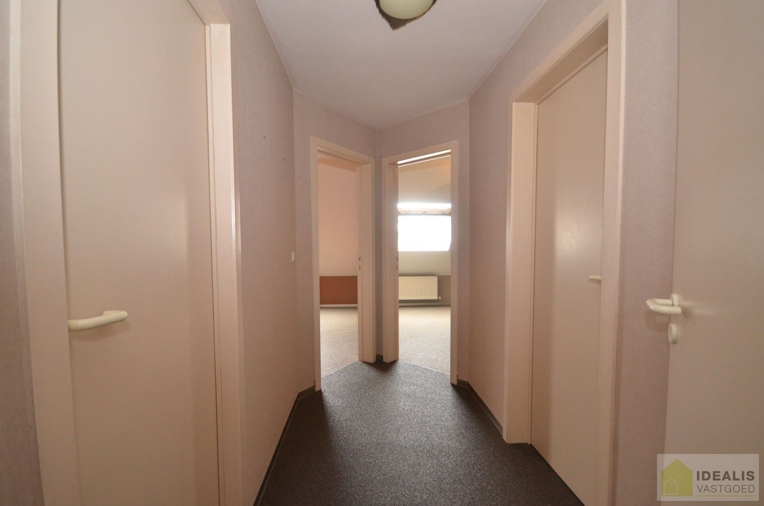 Idealis Vastgoed – Ruim duplexappartement met 4 slaapkamers in Genk op wandelafstand van Houthalen-Oost foto 15