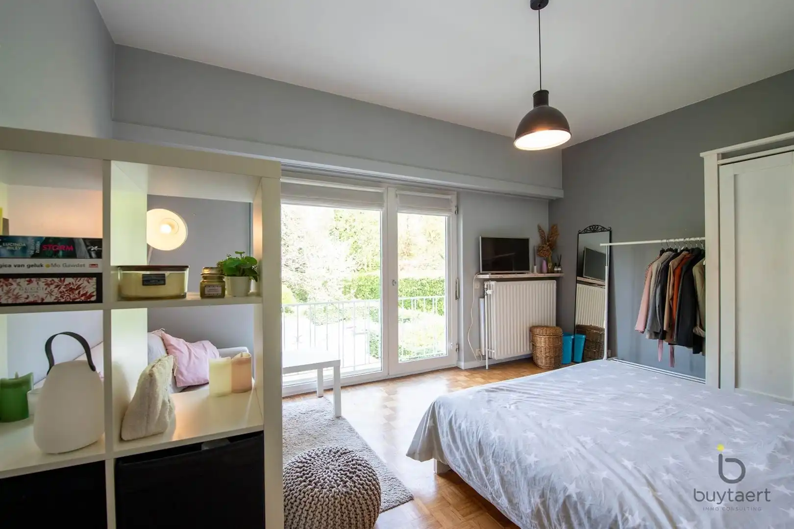 LICHTRIJK WONEN OP DE GRENS VAN SCHILDE EN ZOERSEL: OP TE FRISSEN SPLIT-LEVEL WONING MET TUIN EN ZWEMBAD. foto 19