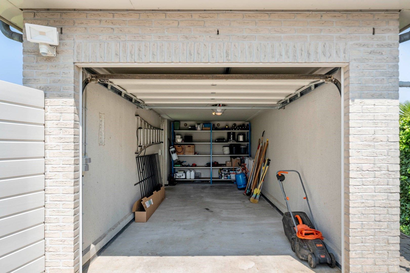Ruime elegante villa met vrijstaande garage en tuin op 18a 99ca te Lanaken-Smeermaas foto 28