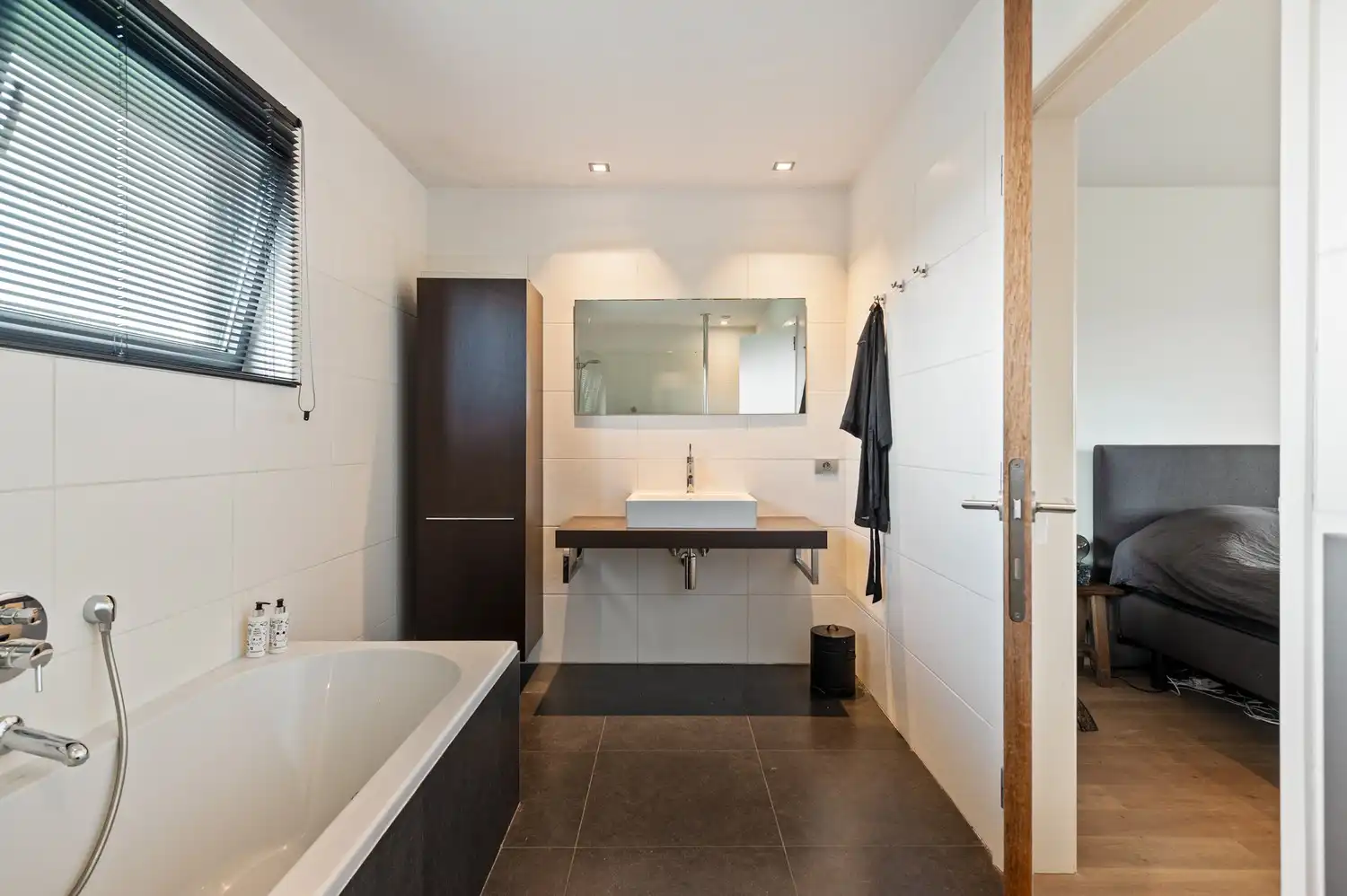 Ruime, exclusief afgewerkte woning met zwembad op Toplocatie te Berlaar foto 19