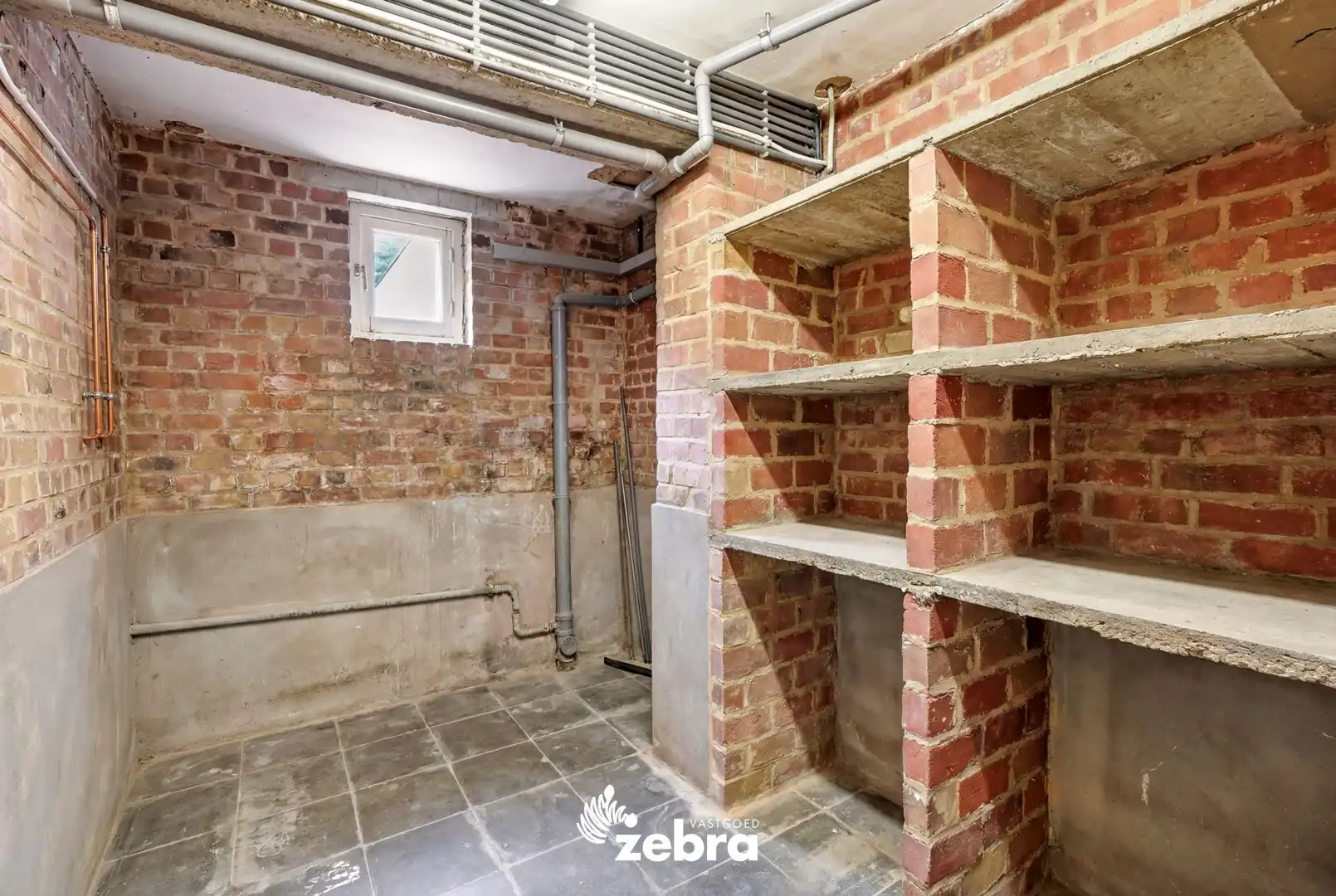 Kwalitatief gerenoveerde herenwoning met garage te Sint-Elisabeth Kortrijk! foto 28