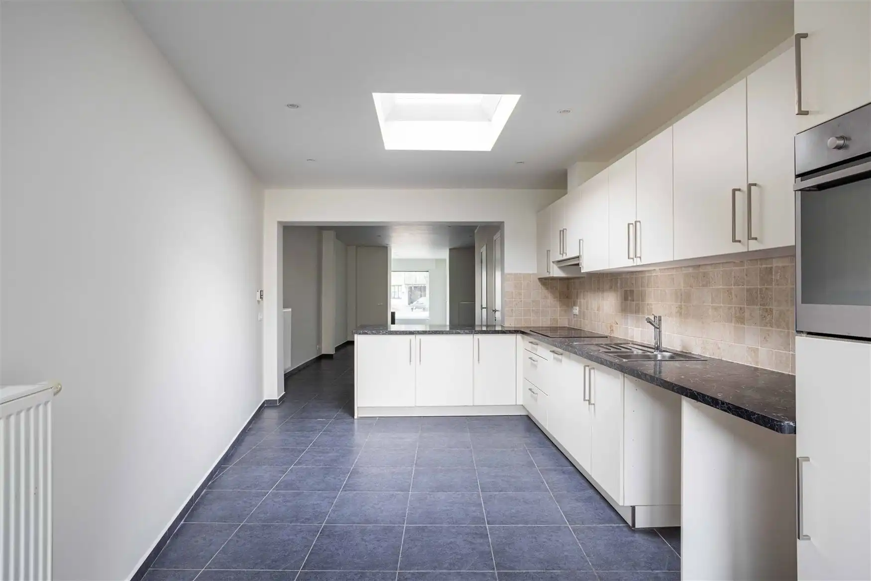 Instapklare woning met 4 kamers en koer in Gent foto 14