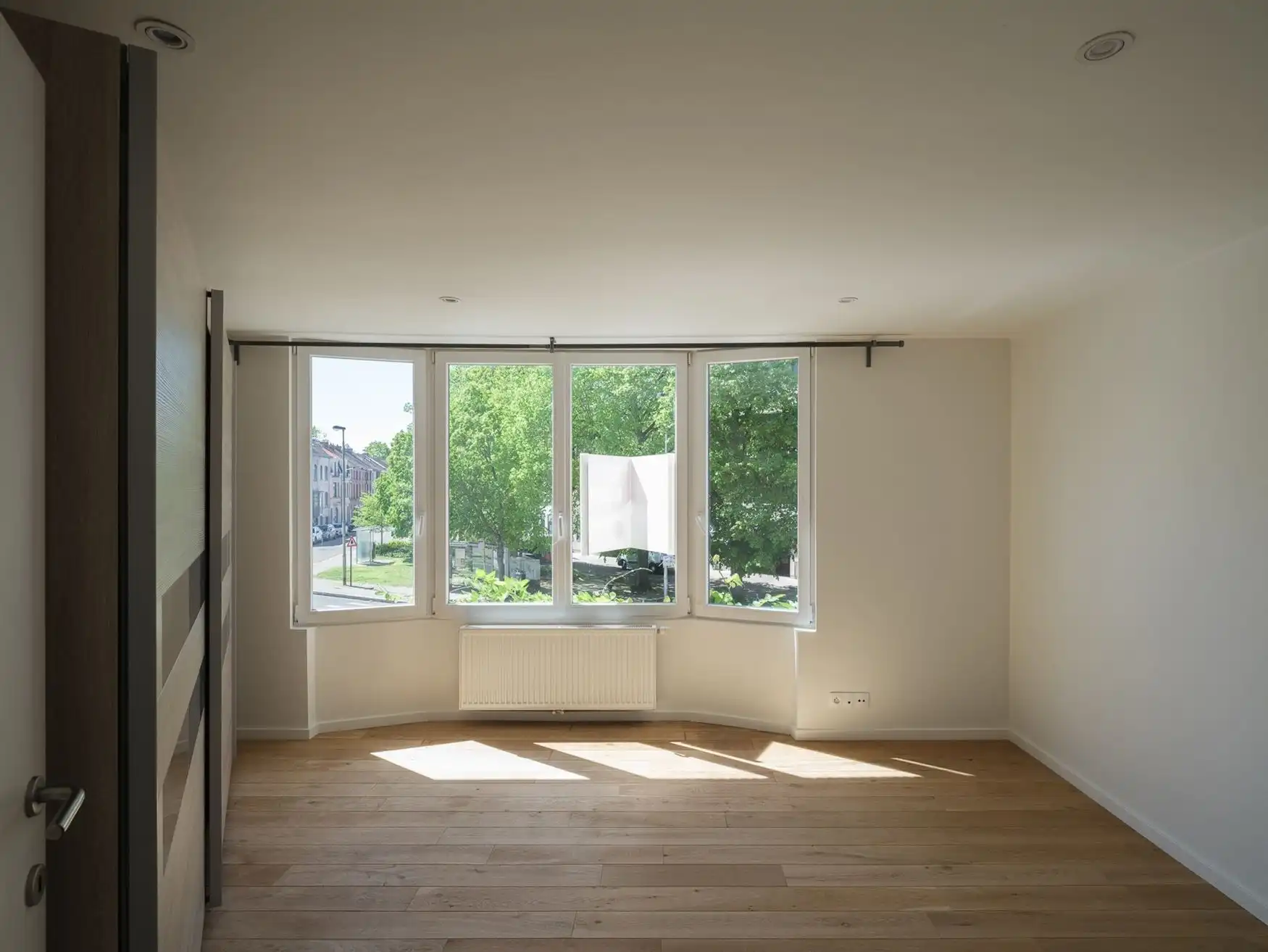 Instapklare woning met 4 kamers en koer in Gent foto 14