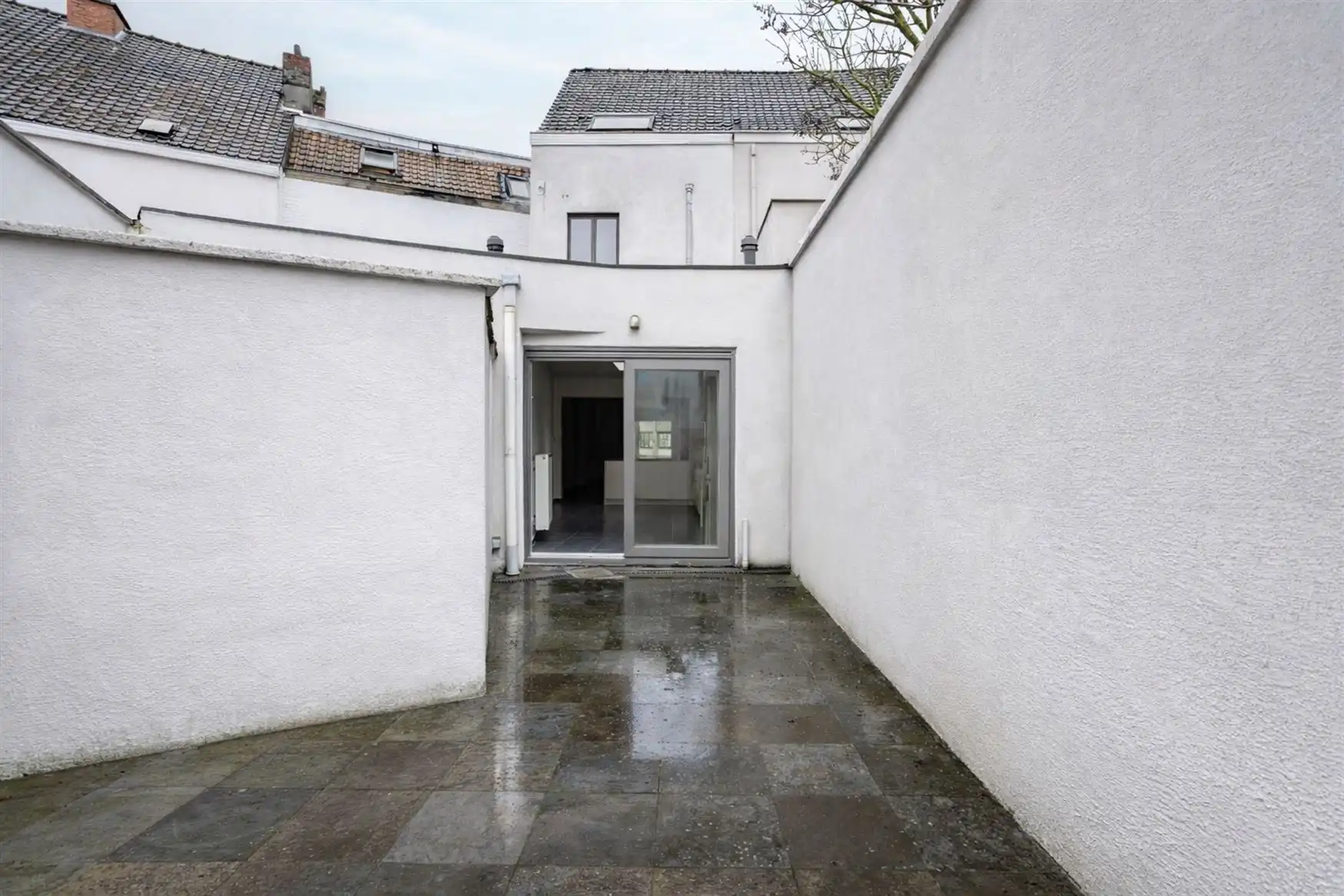 Instapklare woning met 4 kamers en koer in Gent foto 14