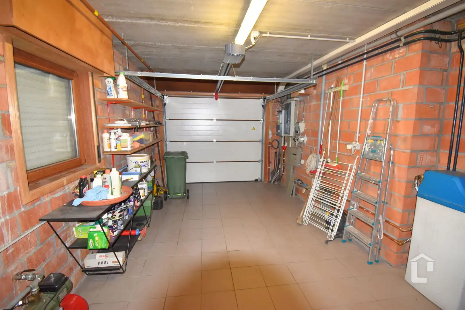 Ruime, unieke villa met bureaus in woonwijk foto 17