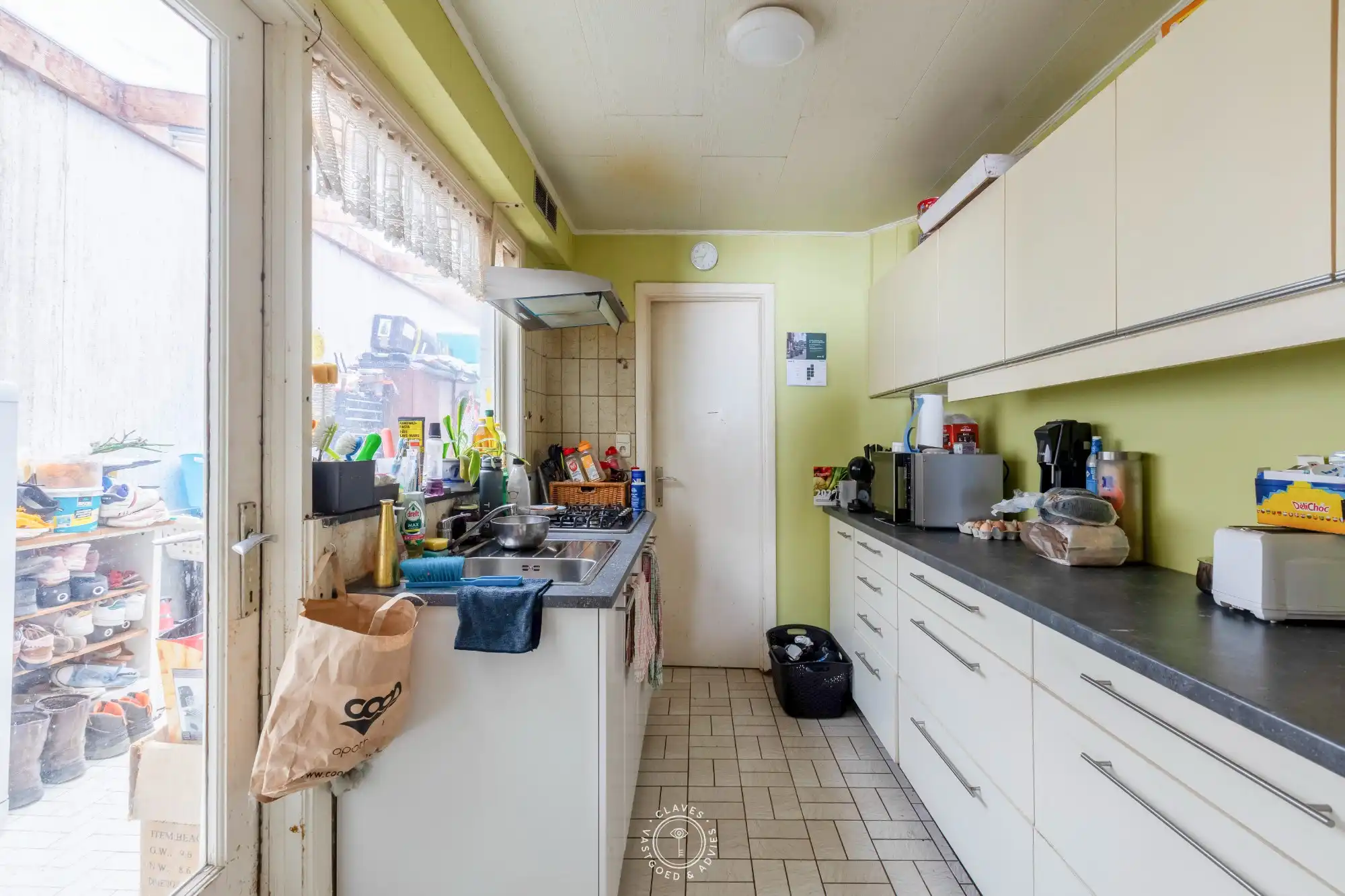 Op te frissen woning met fijne tuin foto 10