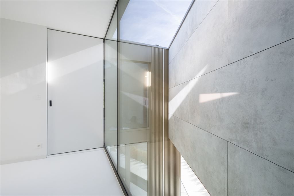 Strakke en moderne villa met high-end afwerking foto 15