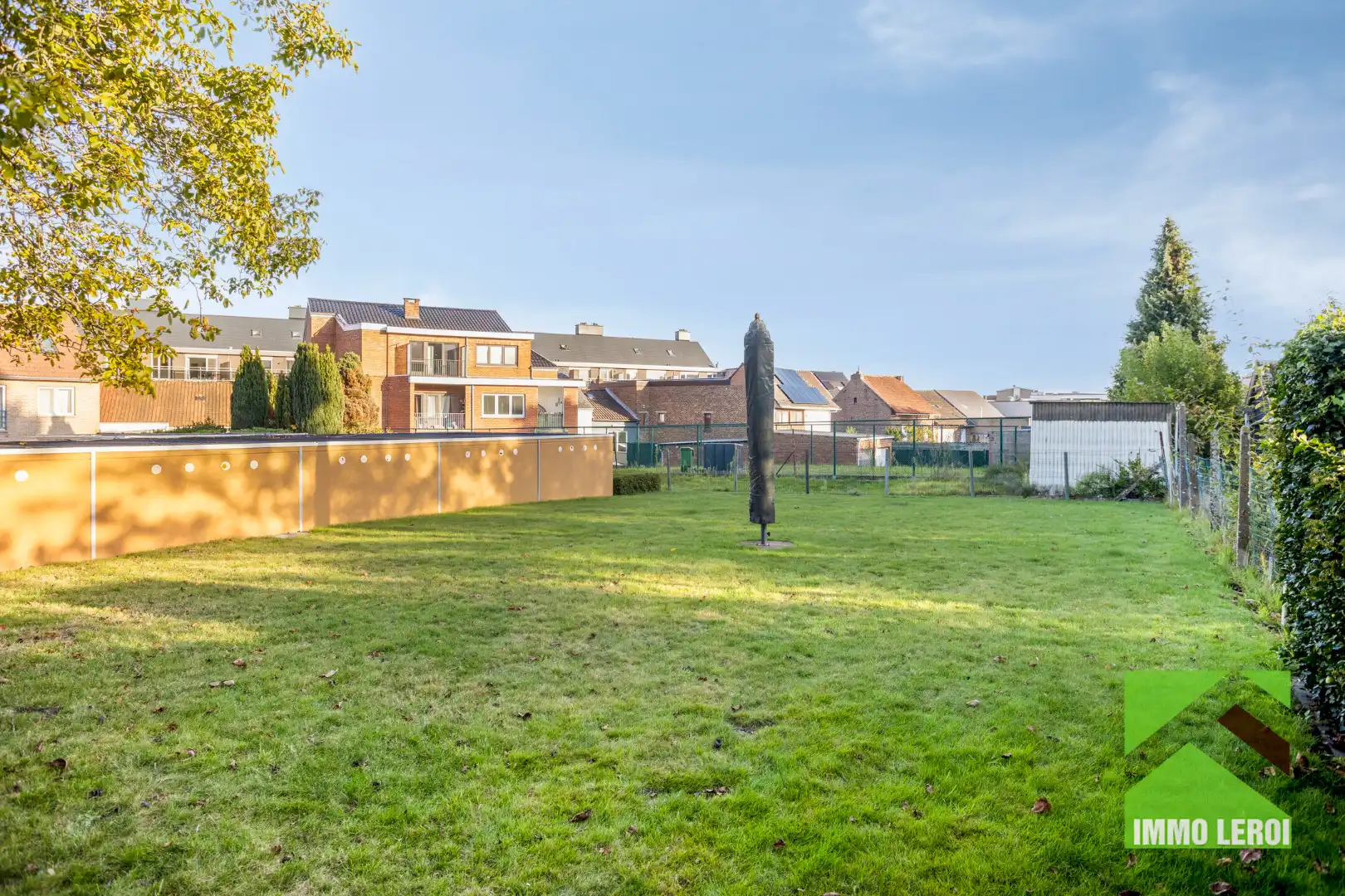 Gezellig ingericht appartement met garage en tuin foto 16
