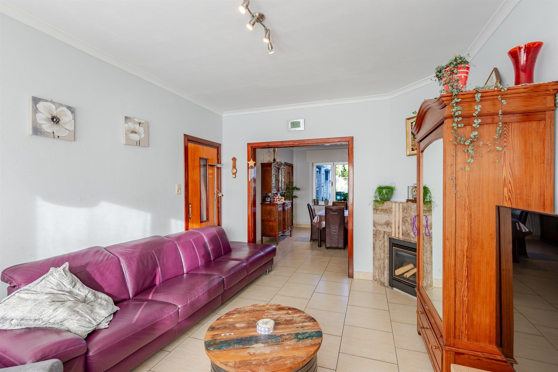 Ruime gezinswoning met vier slaapkamers te Denderleeuw foto 3