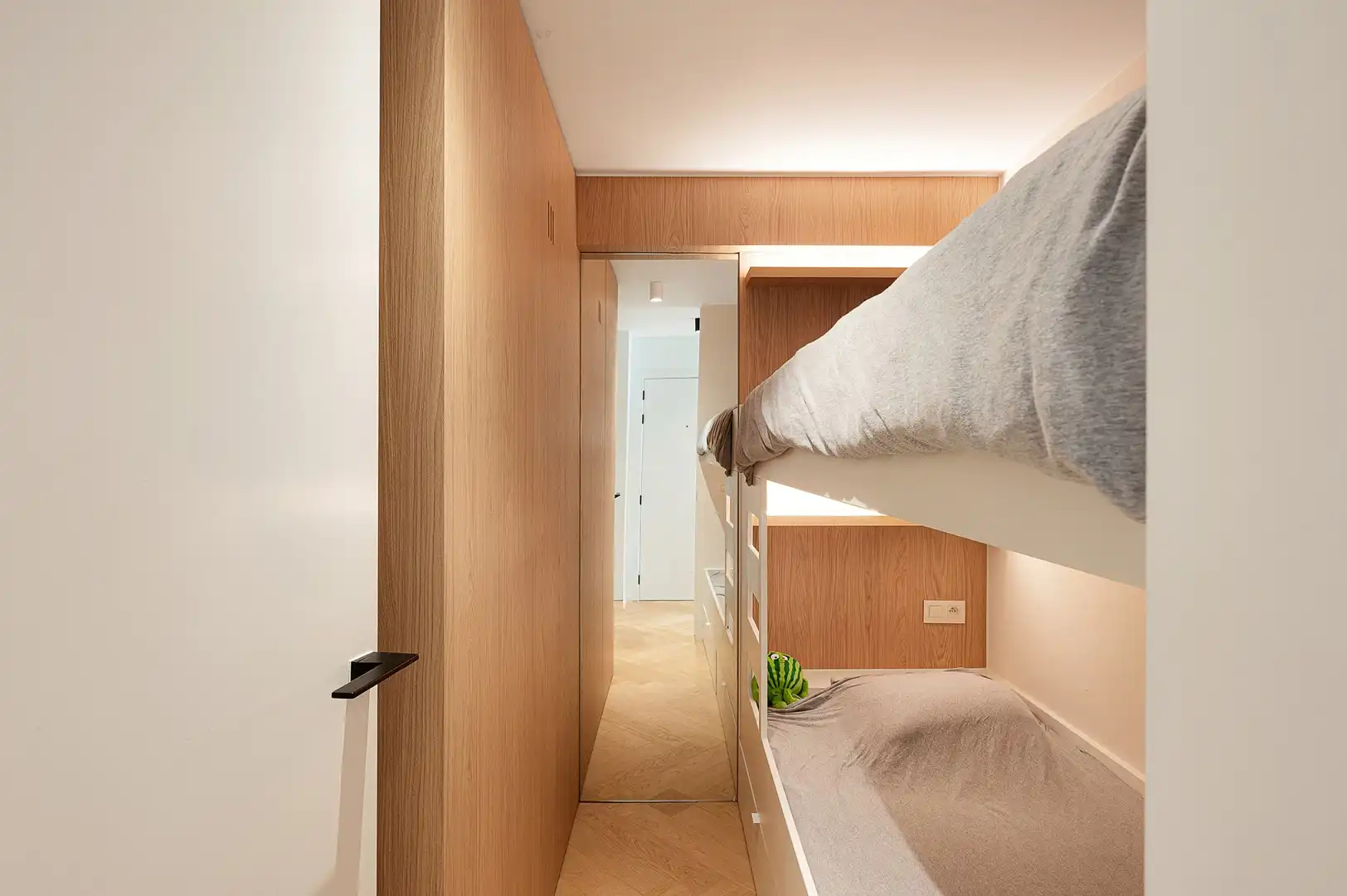 Gerenoveerd 3 slaapkamerappartement met zijdelings zeezicht. foto 22